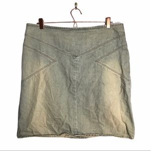 American Eagle | Faded Denim Skirt Cool Stitching •